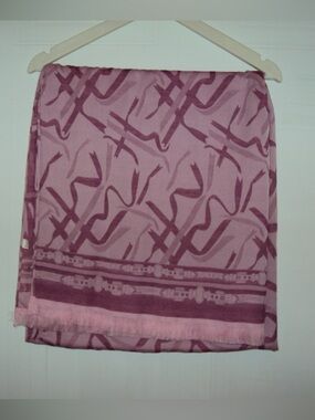 Patterned scarf with Reversible Ribbon Pattern on both sides